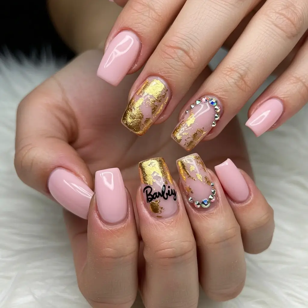 Gold Foil Nails Image