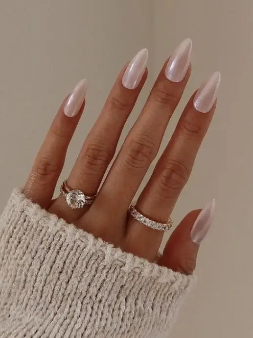  Hailey Bieber’s Nail Image