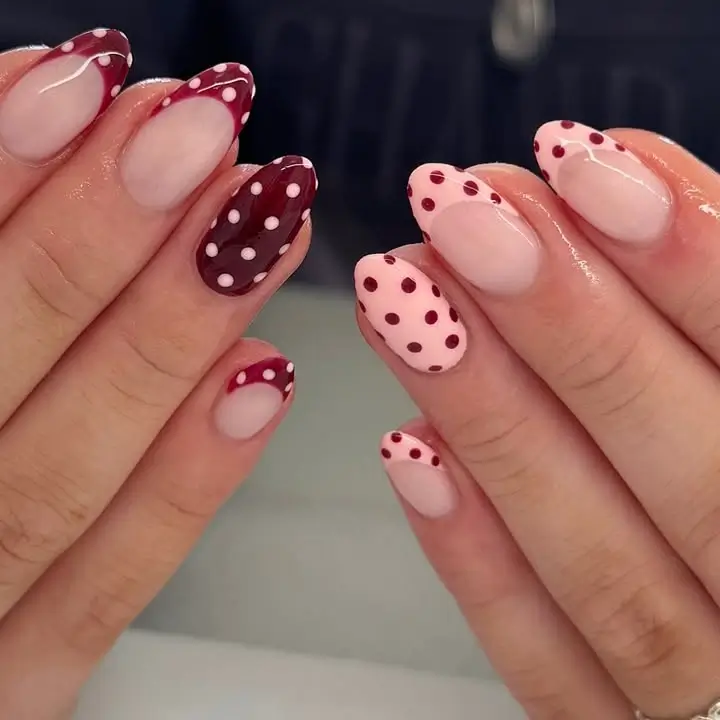Reverse Polka-Dot-Nägel 