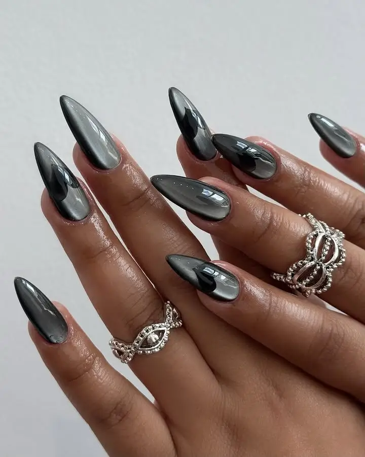 Schwarzer Cat-Eye-Samt